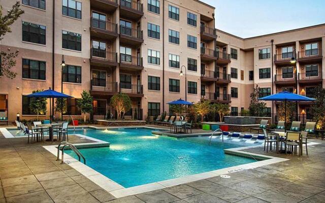 2 Bedroom 2 Bath Very Spacious