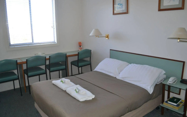 Hobart Tower Motel