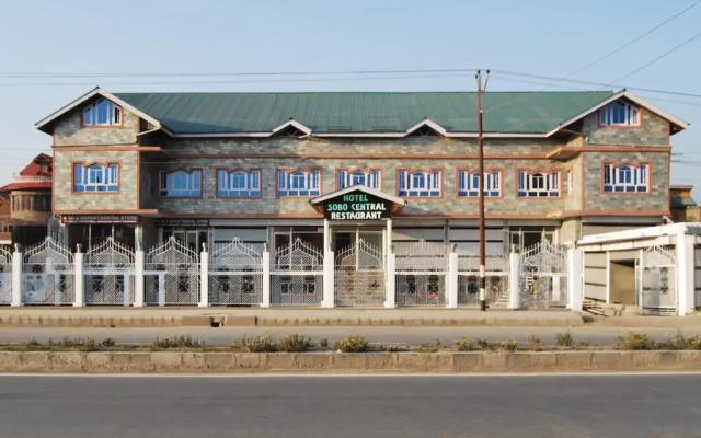 OYO 70586 Hotel Sobo Central
