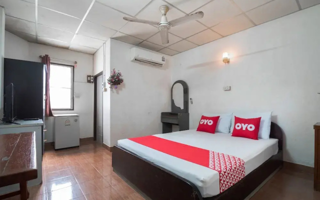 OYO 654 Samanmit Inn Hotel