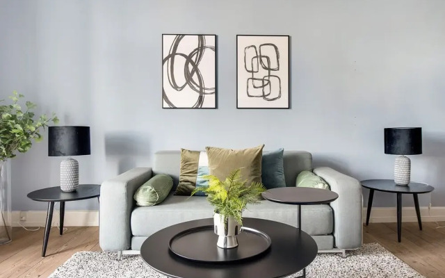 Sanders Promenade - Chic 2-bdr Apt w Water View