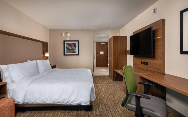 Holiday Inn Express & Suites Chatsworth by IHG