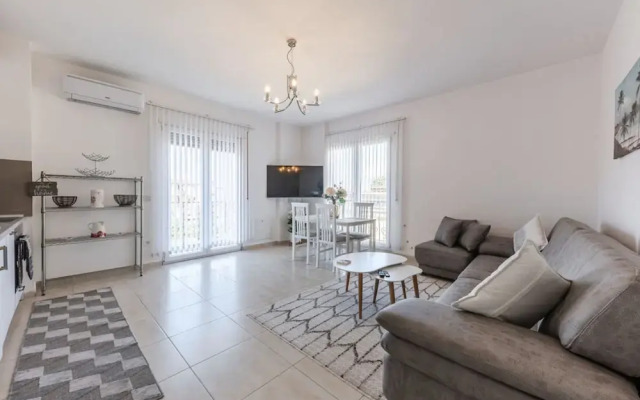 Urban Scene - Free Parking