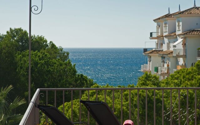 Beachfront Penthouse, Sea/mountain Views, 3 Balconies, Puerto Banus, Marbella