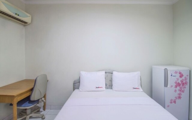 RedDoorz Near WTC Sudirman