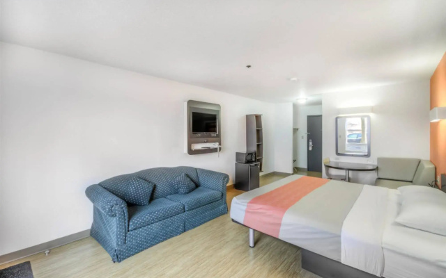 Motel 6 Regina, SK