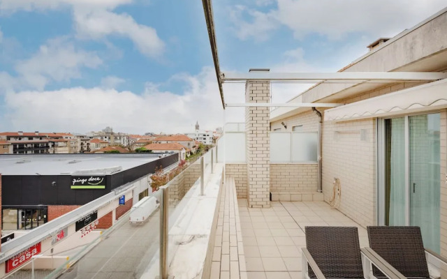 Espinho Retreat with Balcony