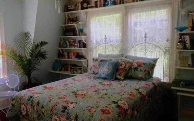 Sheppard's Campus B&B