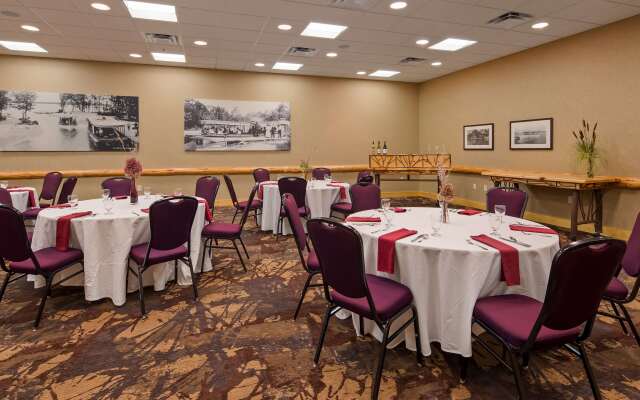Best Western Premier The Lodge on Lake Detroit