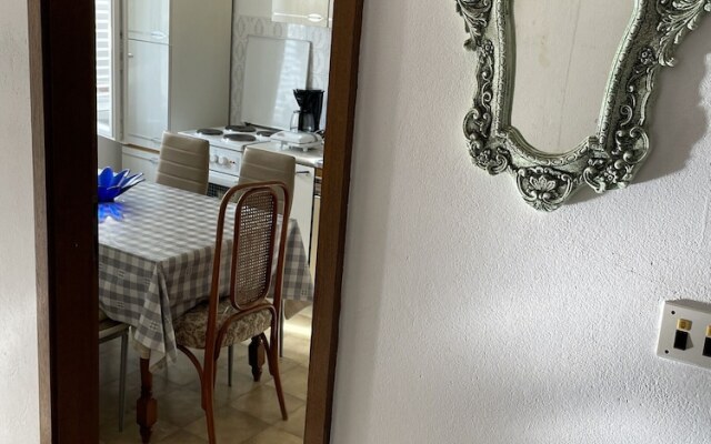 Seafront apt With Terrace, 4 Bedrooms and Mooring