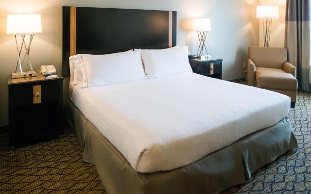 Holiday Inn Express Hotel & Suites Chanhassen, an IHG Hotel