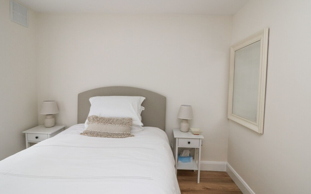 7 Belfort Court