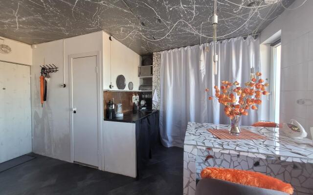 HOW ARE YOU AT HOME on Leninsky Prospekt
