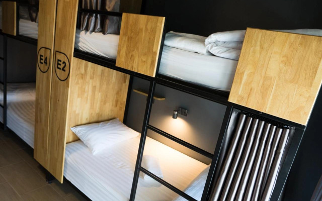 Ray Coffee Bar & Hostel - Adults Only