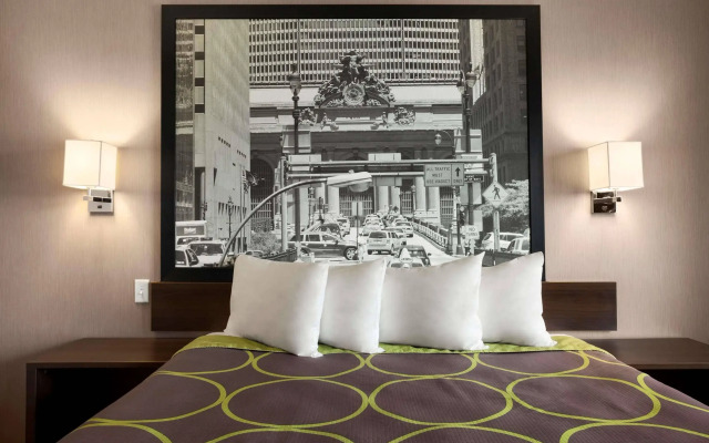 Super 8 By Wyndham Bronx