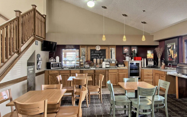 Blossom Hotel & Suites Traverse City