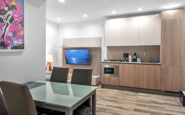 Deco South Of Fifth Beach Access