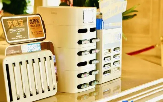 Vienna Hotel (Dingxi High Speed Railway Wanda Plaza)