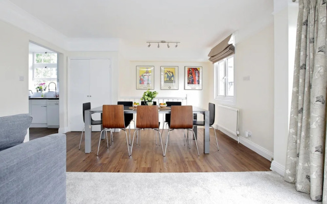 Quiet Historic Mews- Hyde Park