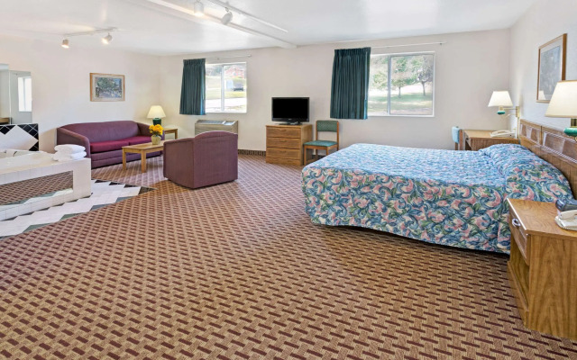 Super 8 by Wyndham Canonsburg/Pittsburgh Area