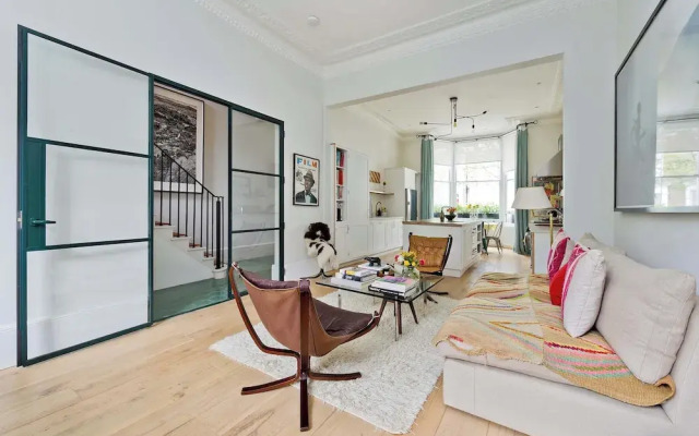 Gorgeous & Grand 5 Bed House, Holland Park