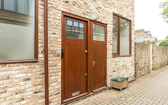 Modern & Airy 2-bed Gem in Trendy Stoke Newington