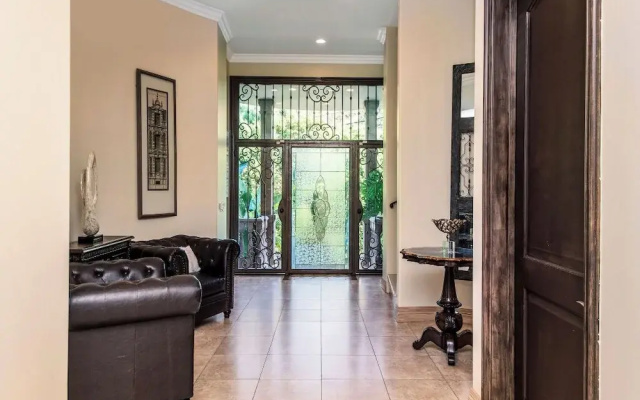 Robmar Mansion - Beverly Hills Mediterranean Estate With Pool & Sport Court