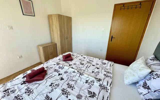 Apartment Lora 2