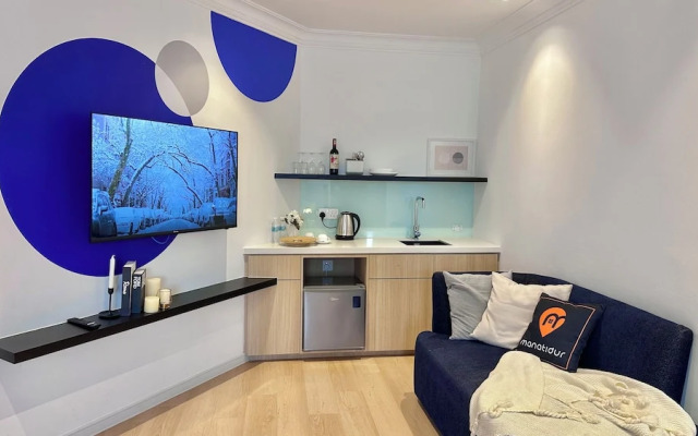 Ukiyo Hotel by manatidur