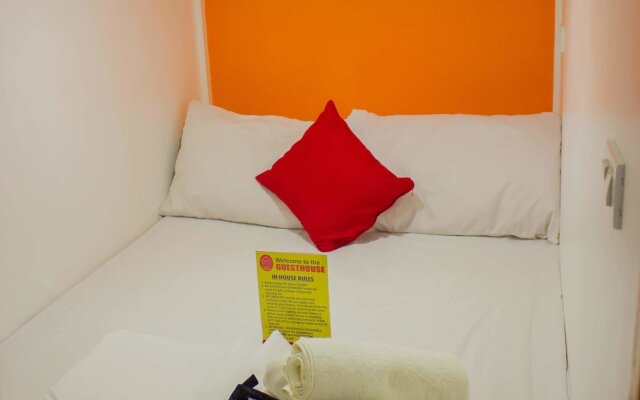 LUXS Capsule Hotel - Hostel - Adults Only