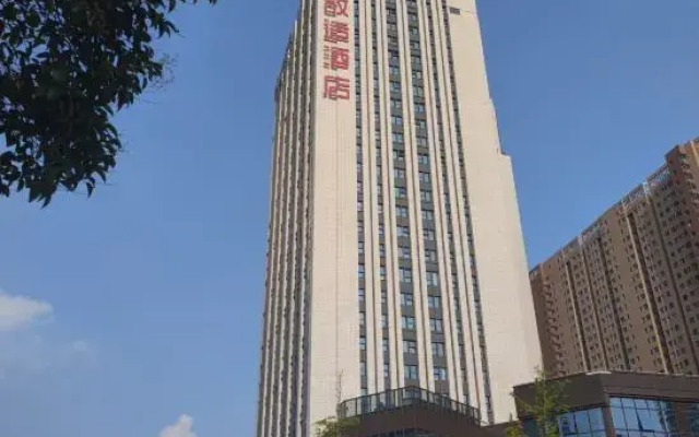 Manlu Ins Design Hotel (Baolong Plaza, Jinsui Avenue, Xinxiang)