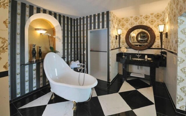 Landhaus & Burg Hotel Romantik