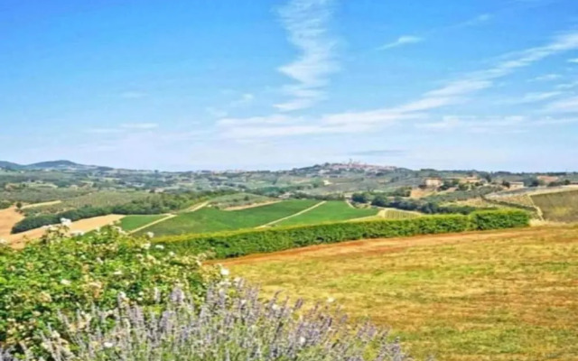 Tranquil Lakeside Stay for 4 Guests