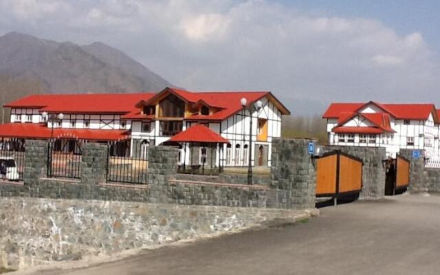 Hotel Pine Spring Srinagar Nowgam