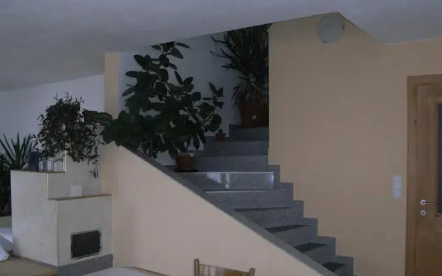 Apartment-Hollaus