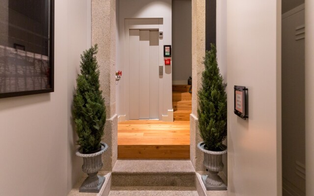 ALTIDO Bright Self Check-In Studio in Porto