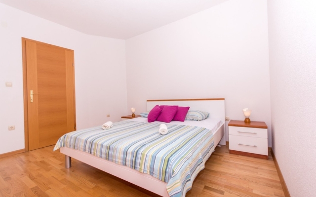 Apartment Slavica - 70 m from the beach : Lero2 Okrug Gornji, Island Ciovo