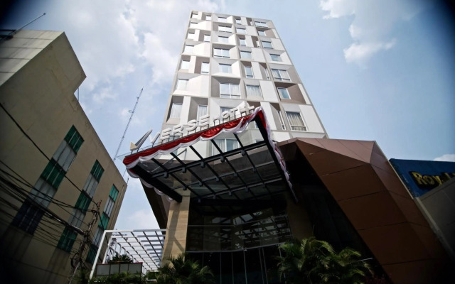 Verse Luxe Hotel Wahid Hasyim