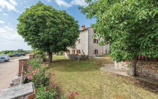 Beautiful Home in Markovac With Wifi and 5 Bedrooms