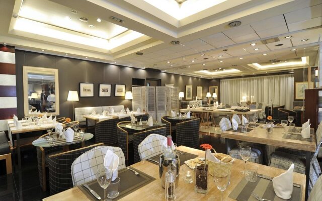 Sea View Cityscape Hotel