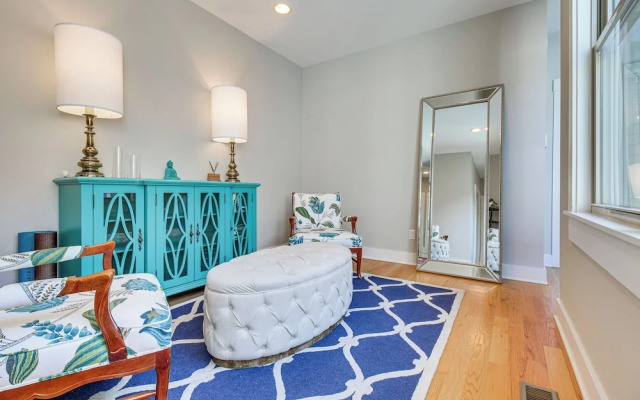 Vibrant Downtown Cincinnati Townhome w/ Sauna!