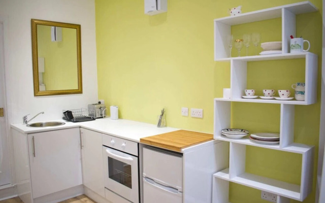 Comfortable Studio Apartment in Leith