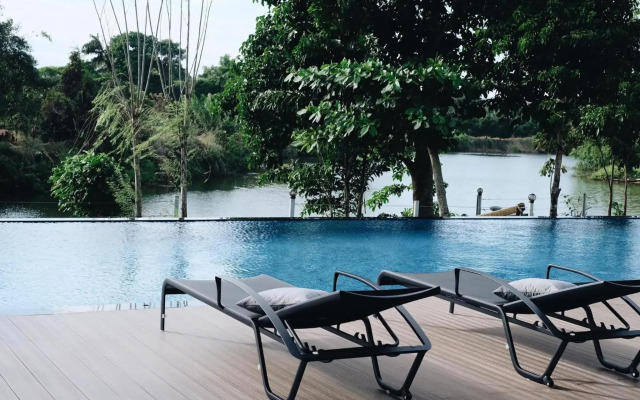 Riverawan Hotel (SHA Plus+)