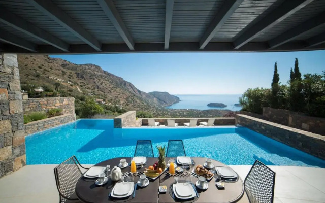 Sea View 6 Bedroom Villa With a Heated Pool