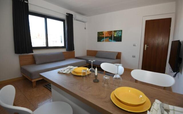 Rondine Studio Apartment