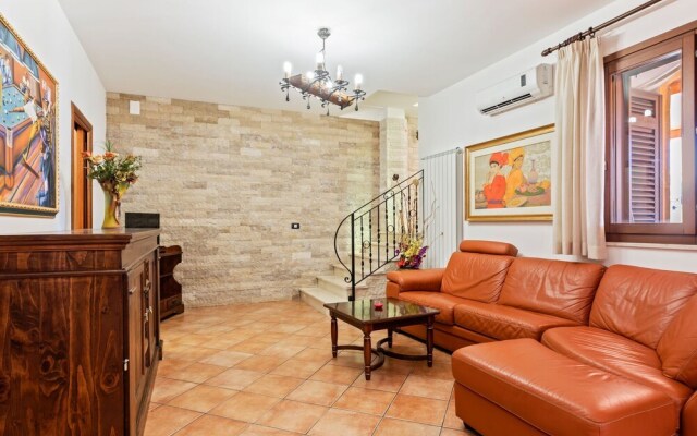 Peaceful Holiday Home in Punta Milocca With Private Pool