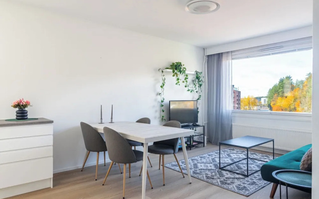 1BR Apartments next to Railway Station, Free Parking, Balcony