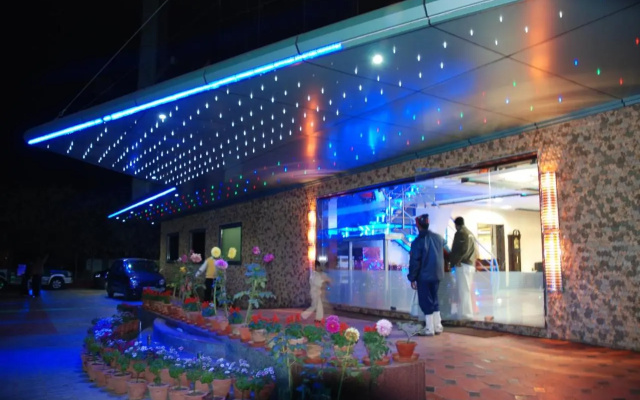 Wingston A TreeHouse Hotel Mathura
