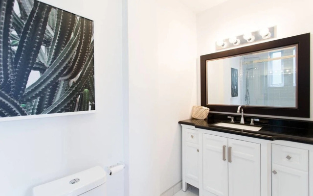 Stylish & Unique 3 Bdr Flat With Parking!