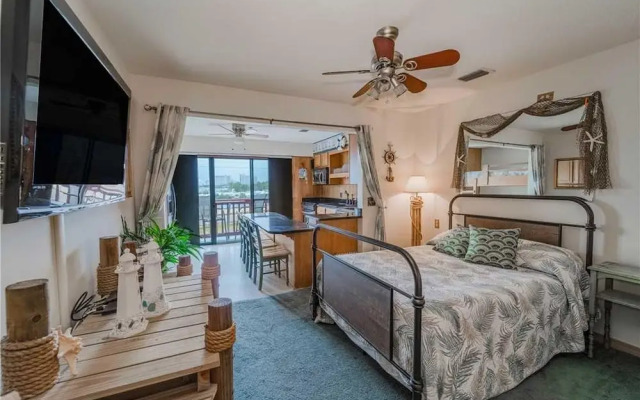 St Thomas Square MOA